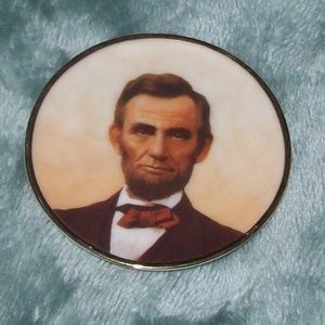 Abraham Lincoln 16th President on Tiny Gilt Edge Plate